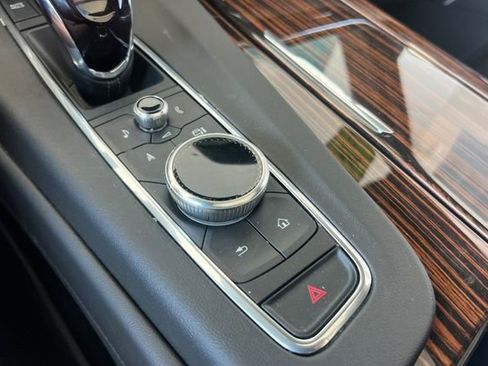 Used 2023 Cadillac Escalade Premium Luxury AWD/4WD image 40