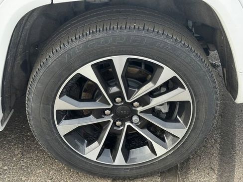 Certified 2023 Jeep Grand Cherokee Overland image 11