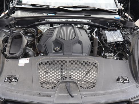 Certified 2023 Porsche Macan AWD/4WD image 29