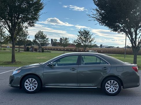 Used 2013 Toyota Camry LE image 6