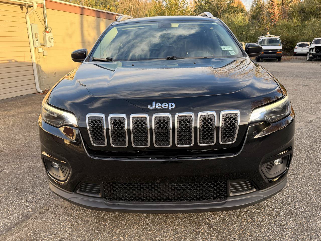 Used 2019 Jeep Cherokee Latitude Plus AWD/4WD image 10