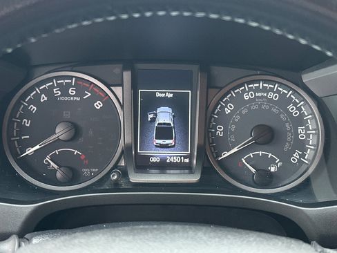 Used 2021 Toyota Tacoma TRD Sport w/ Technology Package image 32