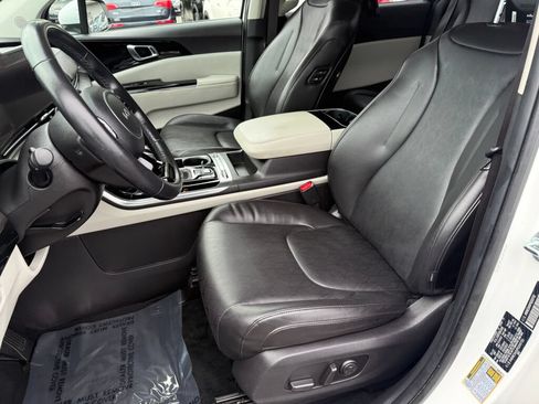 Used 2023 Kia Carnival SX FWD image 10