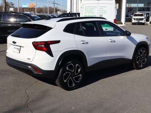 Certified 2024 Chevrolet Trax RS w/ Driver Confidence Package image 10