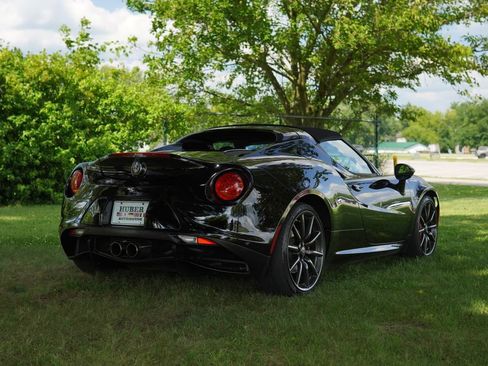 Used 2019 Alfa Romeo 4C Spider RWD image 9