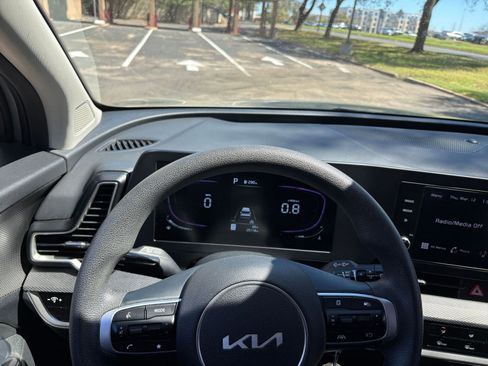 Used 2025 Kia Sportage LX image 29