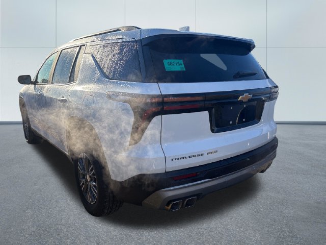 Used 2026 Chevrolet Traverse LT AWD/4WD image 2