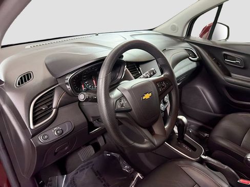 Used 2022 Chevrolet Trax LT AWD/4WD image 11