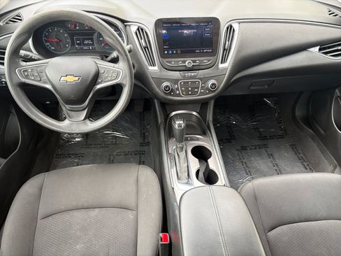 Used 2020 Chevrolet Malibu LT FWD image 17