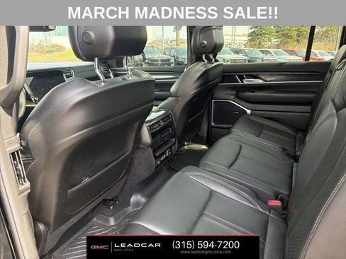 Used 2023 Jeep Wagoneer 4WD w/ Premium Group I image 18