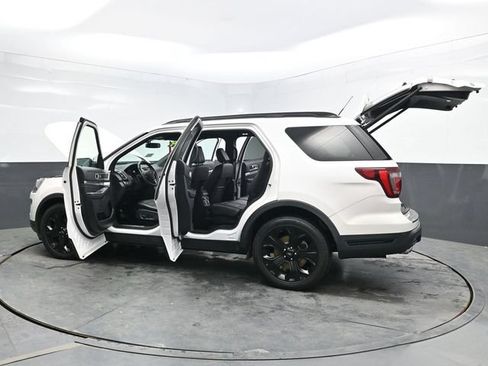 Used 2019 Ford Explorer Sport w/ Equipment Group 401A AWD/4WD image 43