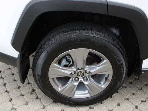 Used 2025 Toyota RAV4 LE AWD/4WD image 15