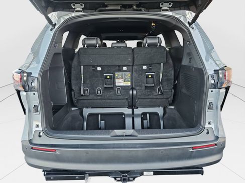 Certified 2024 Toyota Sienna XLE image 23