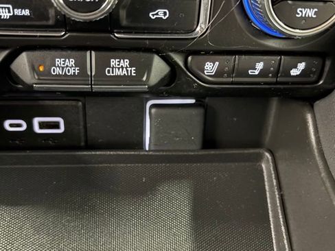 Used 2024 GMC Yukon AT4 w/ Technology Package image 31