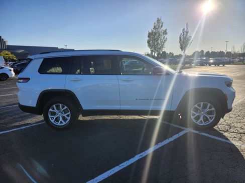 Used 2022 Jeep Grand Cherokee L Limited image 11