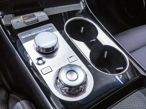 Certified 2026 Genesis GV70 2.5T AWD/4WD image 17