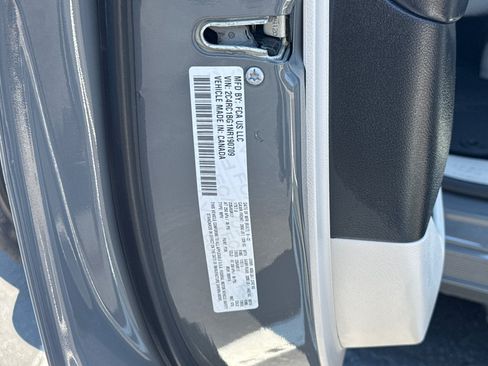 Used 2022 Chrysler Pacifica Touring-L FWD image 26