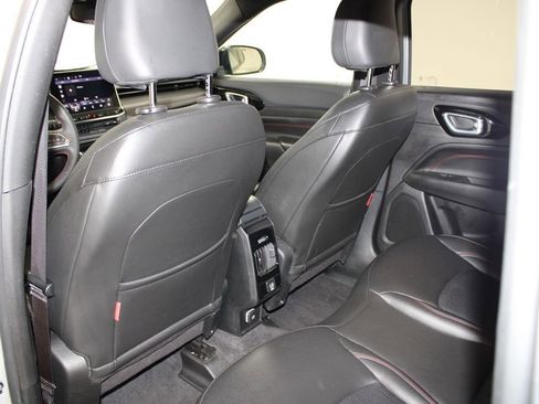 Used 2025 Jeep Compass Trailhawk AWD/4WD image 24