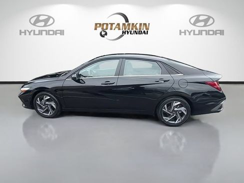 Certified 2025 Hyundai Elantra SEL w/ Cargo Package FWD image 8