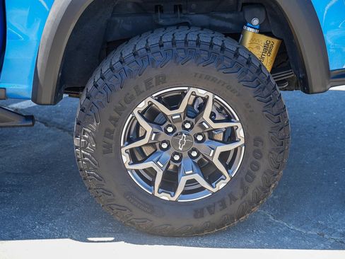 Used 2024 Chevrolet Colorado ZR2 w/ Technology Package AWD/4WD image 10