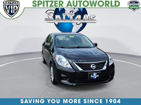 Used 2014 Nissan Versa SV FWD image 2