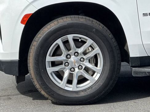 Used 2024 Chevrolet Suburban LT image 28