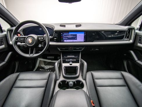 Used 2025 Porsche Cayenne AWD/4WD image 10