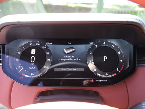 Certified 2025 Land Rover Range Rover SV AWD/4WD image 21