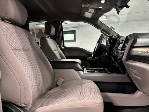 Used 2019 Ford F250 XLT w/ XLT Premium Package AWD/4WD image 17