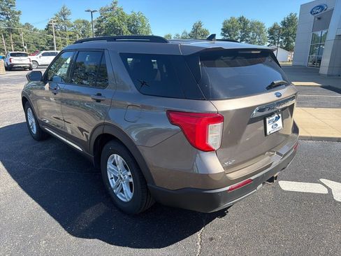 Used 2021 Ford Explorer XLT w/ Equipment Group 202A RWD image 9
