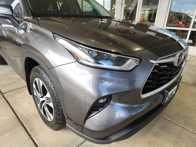Used 2021 Toyota Highlander XLE AWD/4WD image 8