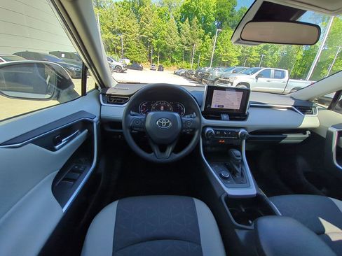 Used 2025 Toyota RAV4 XLE AWD/4WD image 30