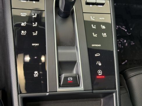Used 2023 Porsche Macan AWD/4WD image 18