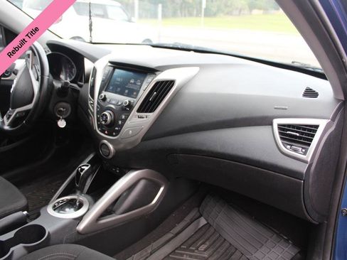 Used 2017 Hyundai Veloster Base image 14