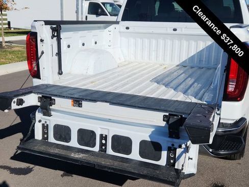 Used 2024 GMC Sierra 1500 SLT image 32