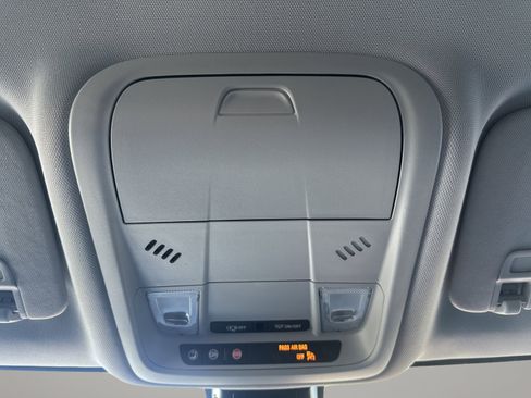 Used 2022 Chevrolet Blazer LT image 19