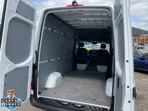 Used 2024 Mercedes-Benz Sprinter 2500 image 7