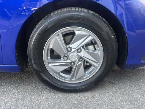 Used 2025 Hyundai Elantra SE FWD image 40