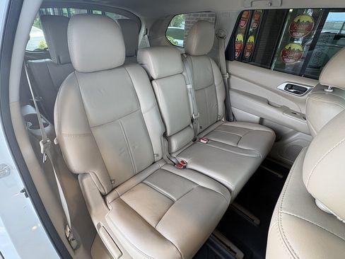 Used 2015 Nissan Pathfinder SL w/ SL Tech Package FWD image 32