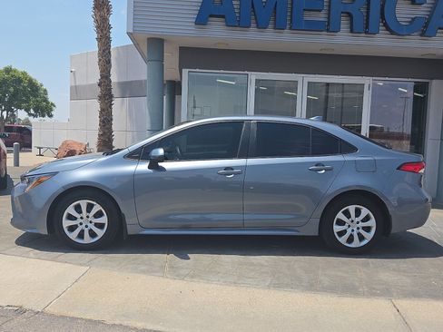 Used 2025 Toyota Corolla LE FWD image 3