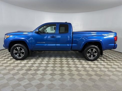 Used 2016 Toyota Tacoma TRD Sport image 4