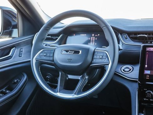 New 2025 Jeep Grand Cherokee Limited w/ Black Appearance Package image 16