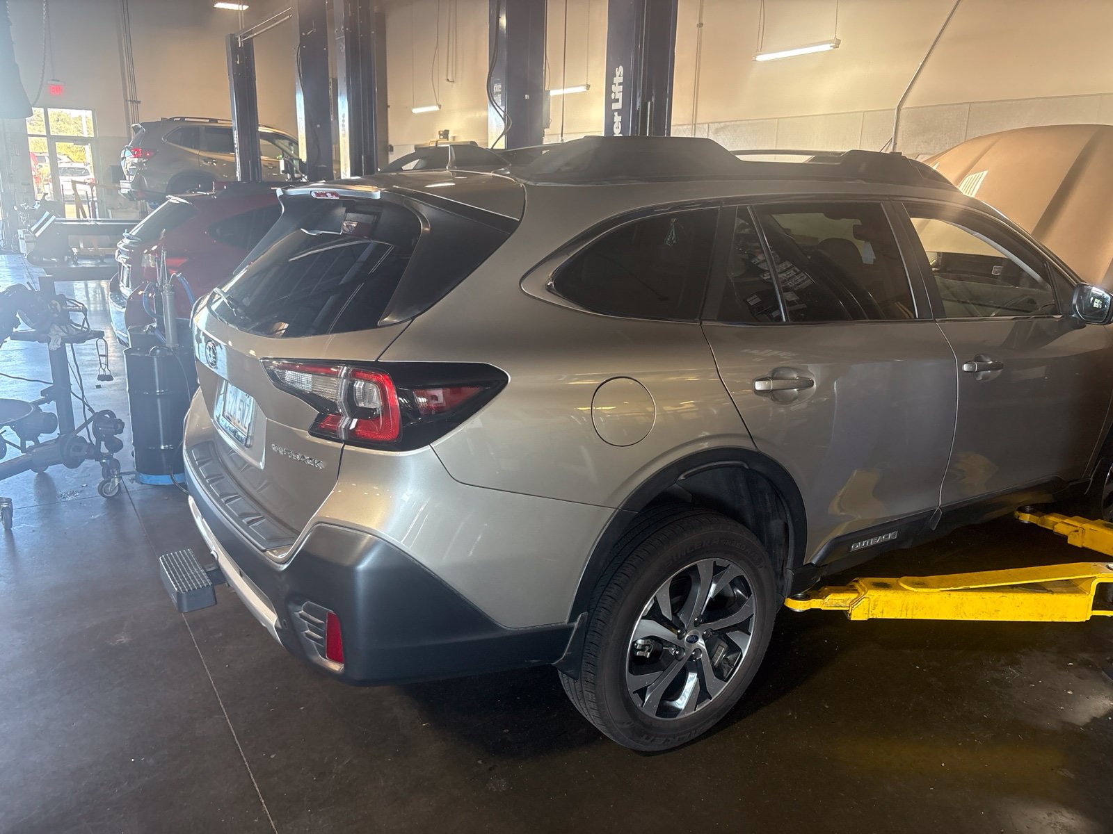 Used 2020 Subaru Outback Limited w/ Popular Package #2 AWD/4WD image 4