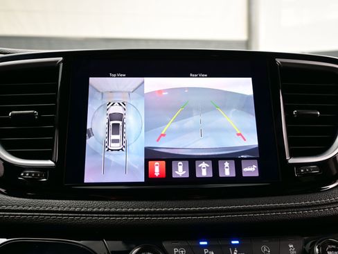 Used 2022 Chrysler Pacifica Limited FWD image 22