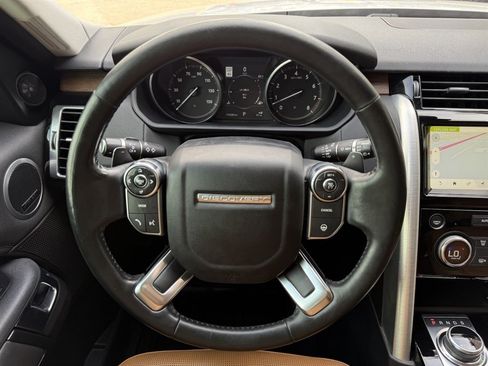 Used 2017 Land Rover Discovery HSE AWD/4WD image 23