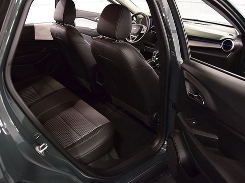 Used 2025 Chevrolet Trax LT w/ Driver Confidence Package FWD image 31