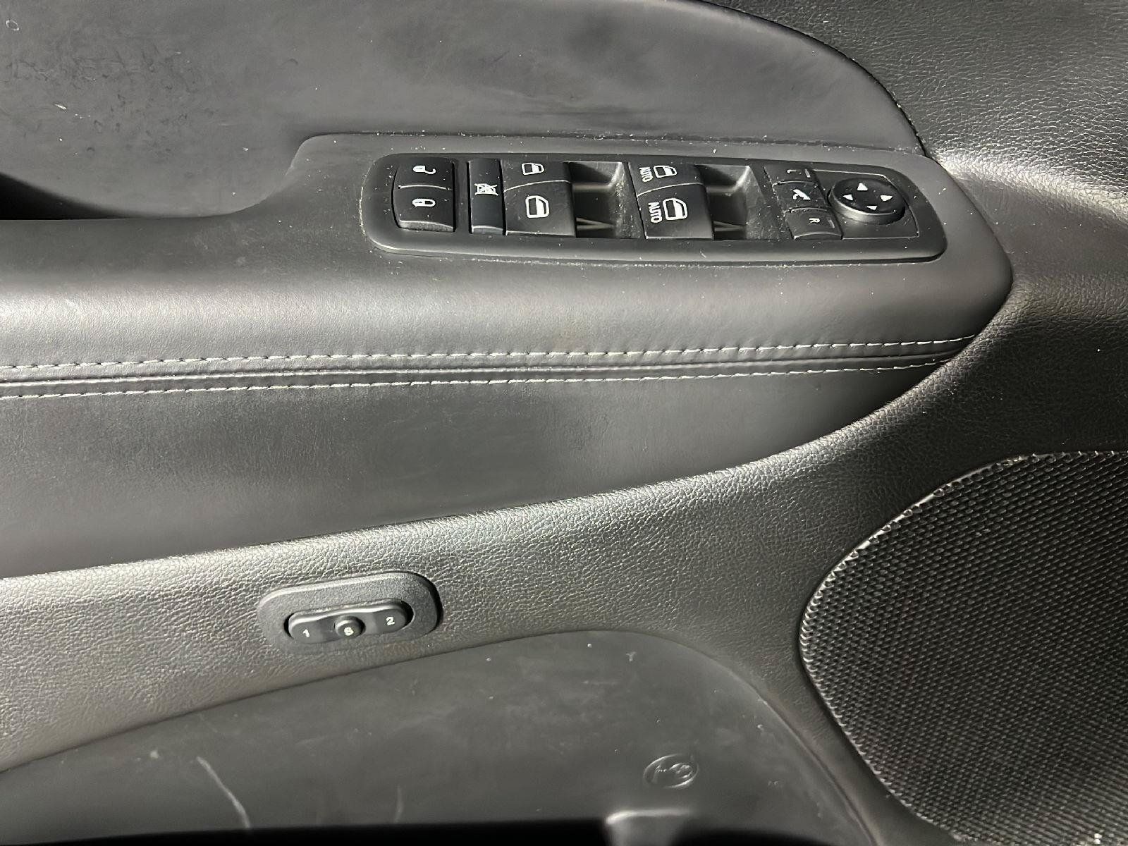 Used 2020 Jeep Grand Cherokee Overland AWD/4WD image 16