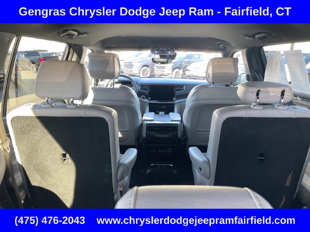Certified 2025 Jeep Wagoneer Series II AWD/4WD image 39