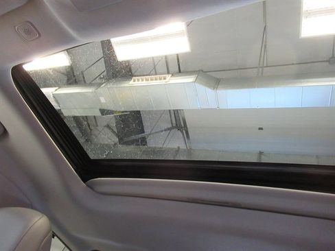 Used 2024 Toyota Highlander XLE image 30