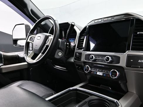 Used 2022 Ford F250 Lariat w/ Black Appearance Package AWD/4WD image 11